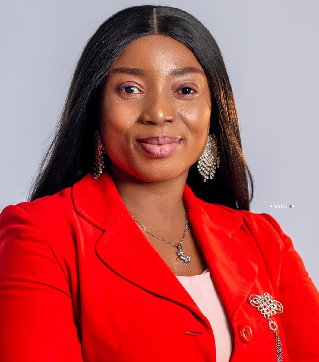 Sandra Momoh Assistant HR Executive with 18+ years of
experience across various sectors, including finance, engineering,
healthcare, and recruiting